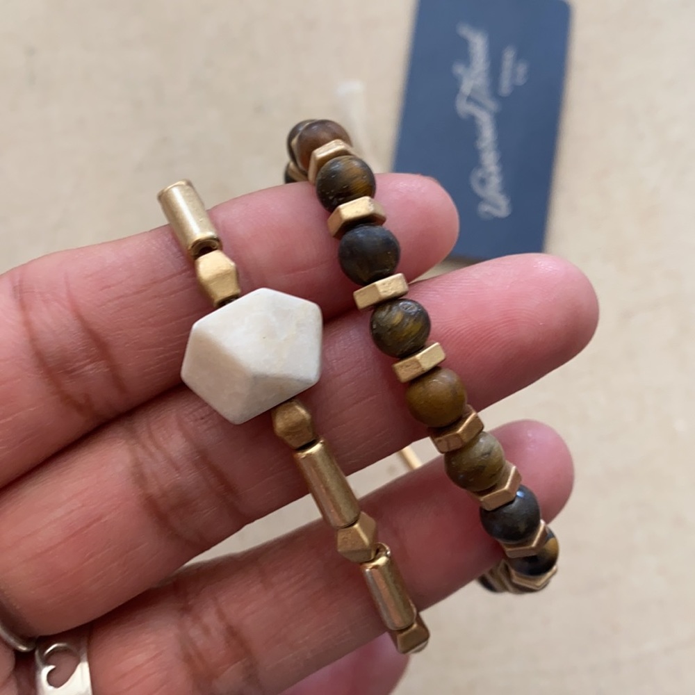 ❤️… Universal Thread Bracelets - Picture 2 of 2